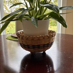 Vintage Footed Basket Planter‎